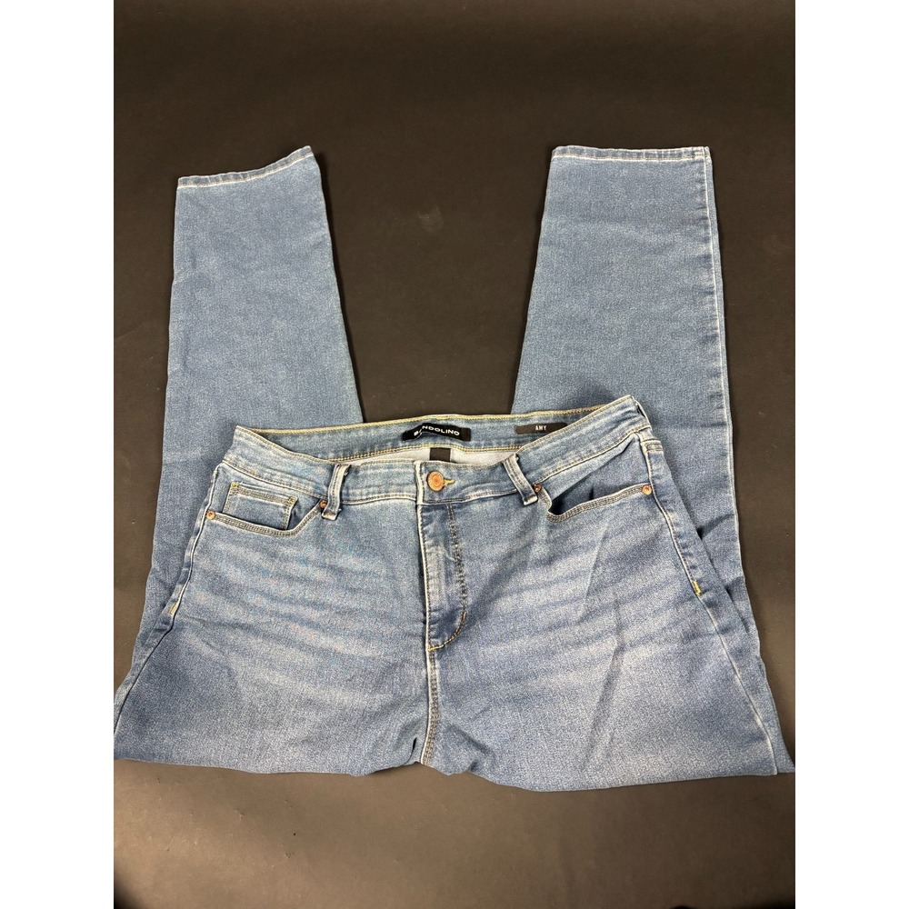 Bandolino Amy Straight Jeans Women's 12 Blue Denim Cotton 5-Pocket Light Wash
